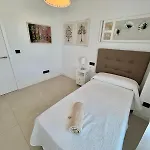 Apartamento De 3 Dormitorios, Piscina Y Parking *