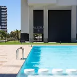 De 3 Dormitorios, Piscina Y Parking Apartamento