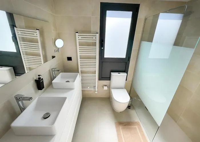 Apartamento De 3 Dormitorios, Piscina Y Parking *