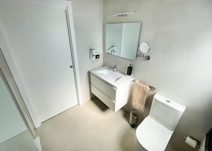 Apartamento De 3 Dormitorios, Piscina Y Parking *