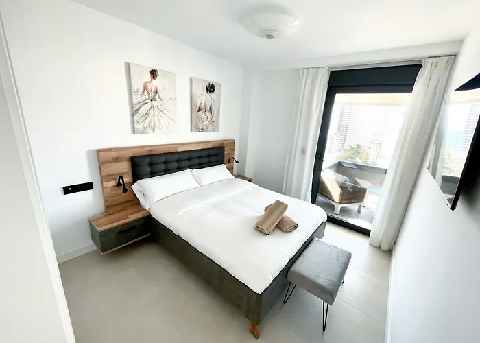 Apartamento De 3 Dormitorios, Piscina Y Parking