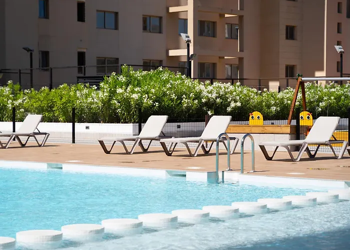 Apartamento De 3 Dormitorios, Piscina Y Parking