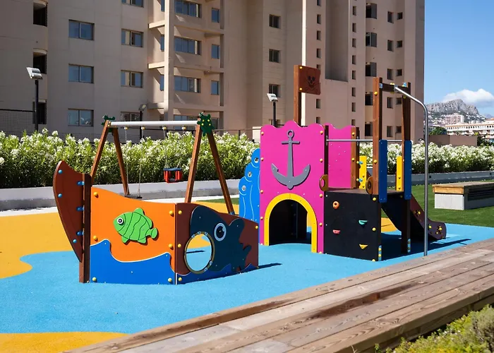De 3 Dormitorios, Piscina Y Parking Calpe