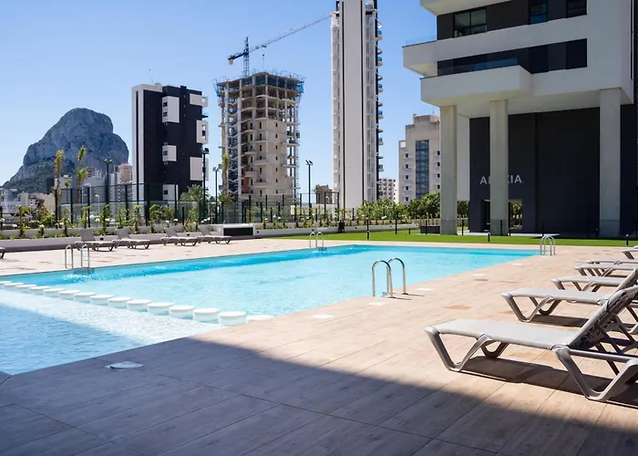 Apartamento De 3 Dormitorios, Piscina Y Parking *
